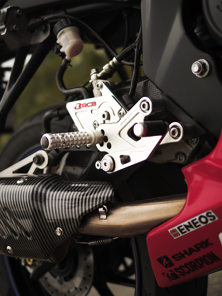 YAMAHA YZF-R15M 自主改裝 - 腳踏後移