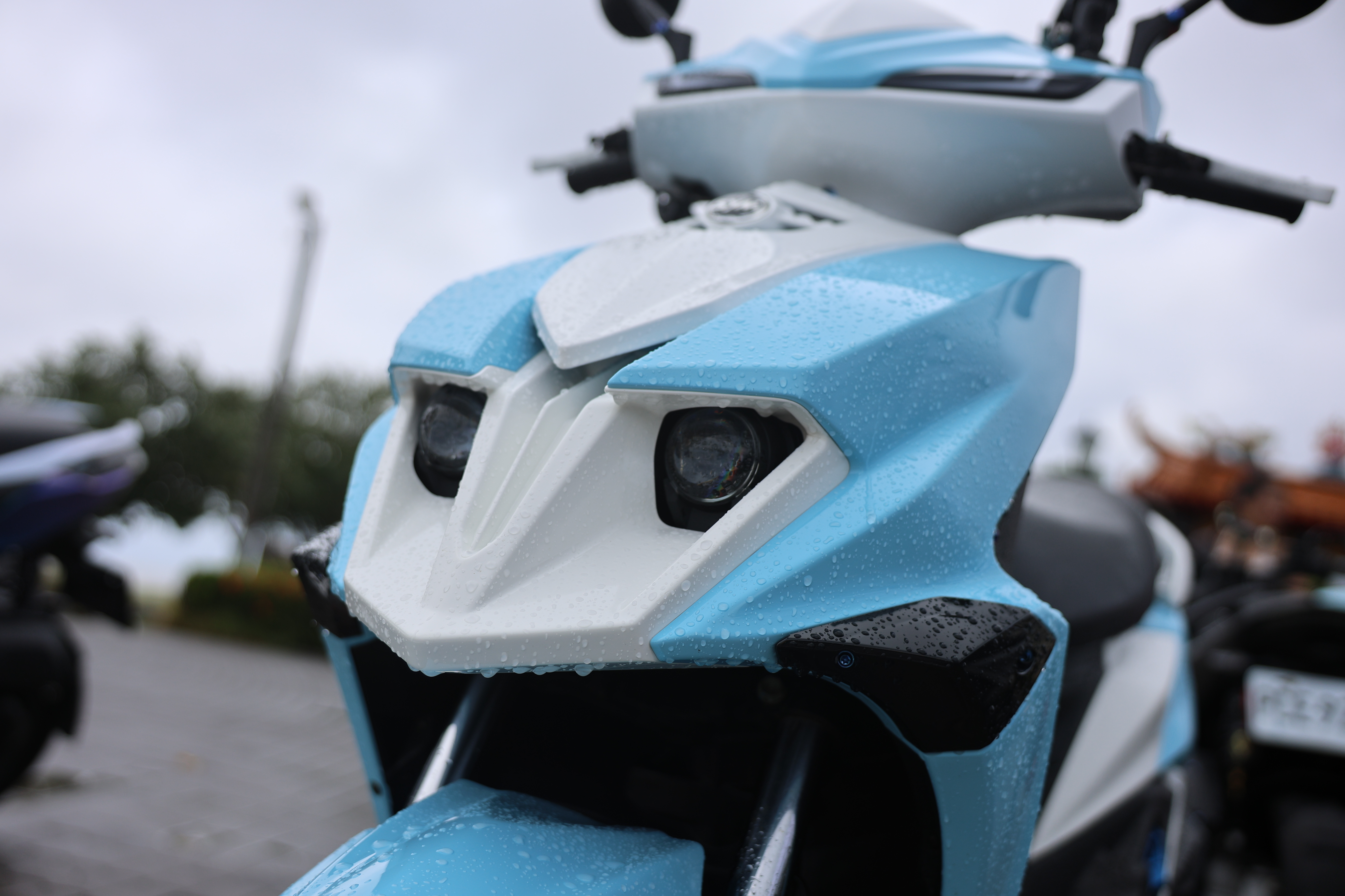 JET SL 前臉雨滴特寫