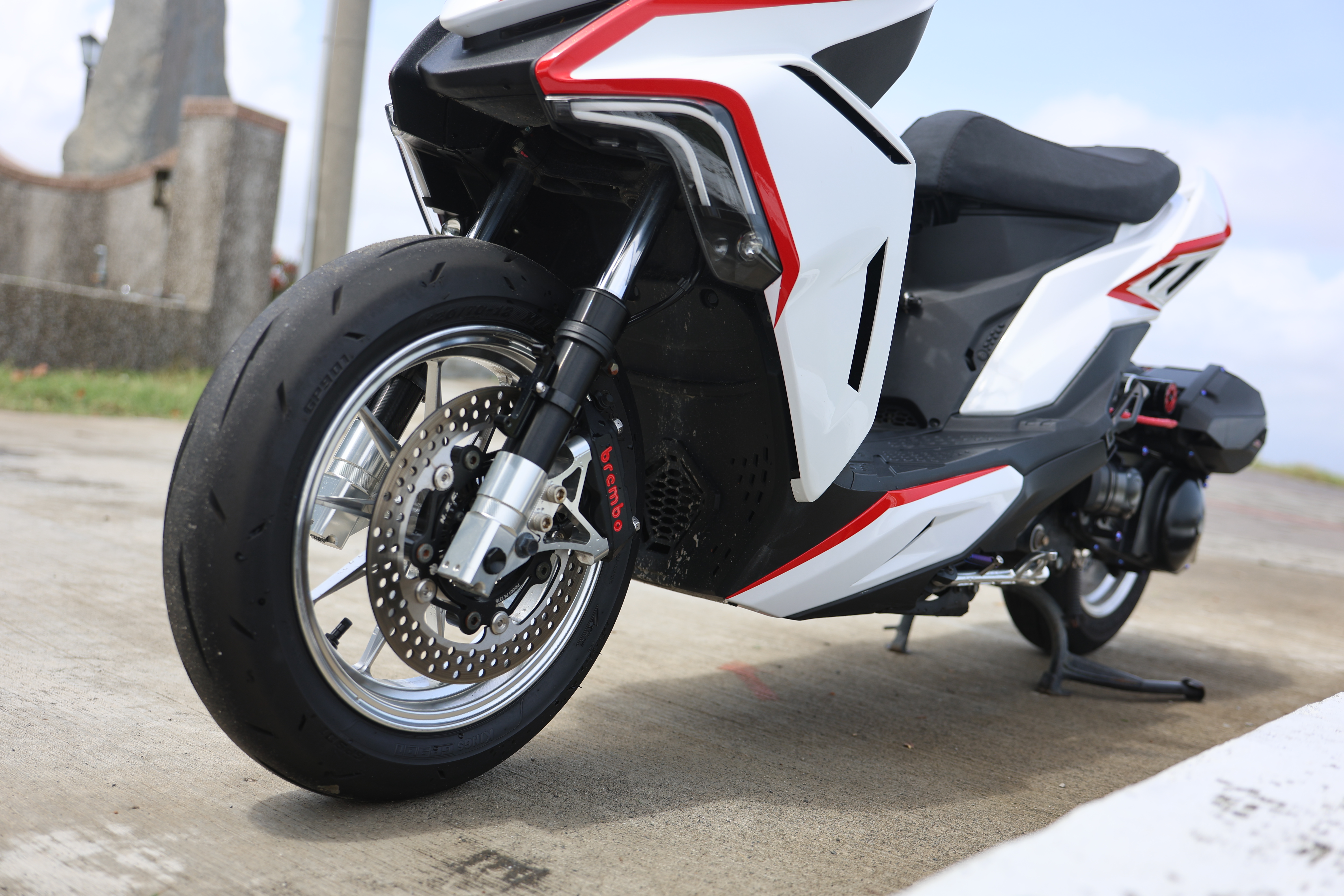 DRG前輪與Brembo制動系統
