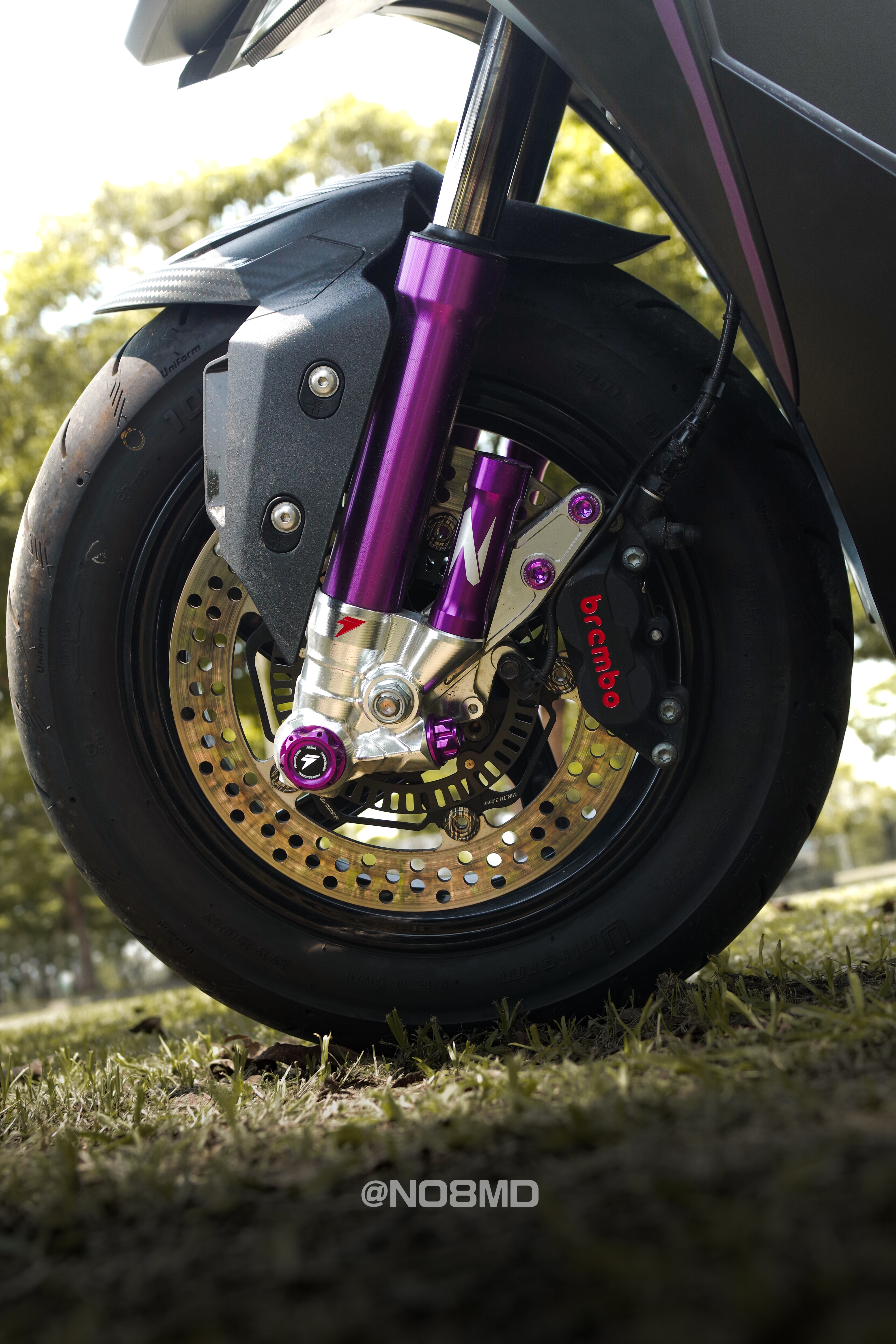 GJMS前叉與Brembo卡鉗特寫