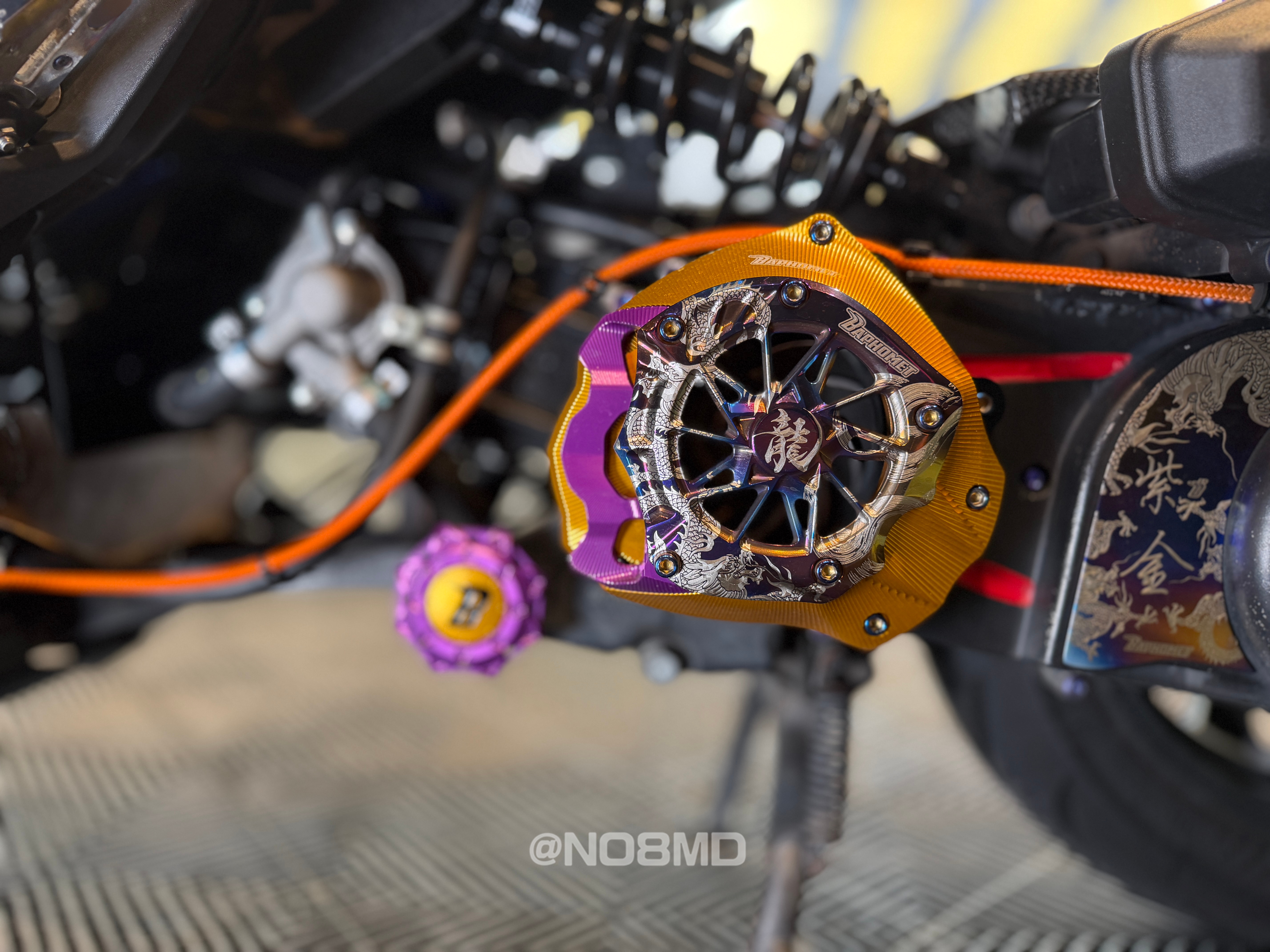 左紫右金塗裝 (紫面)