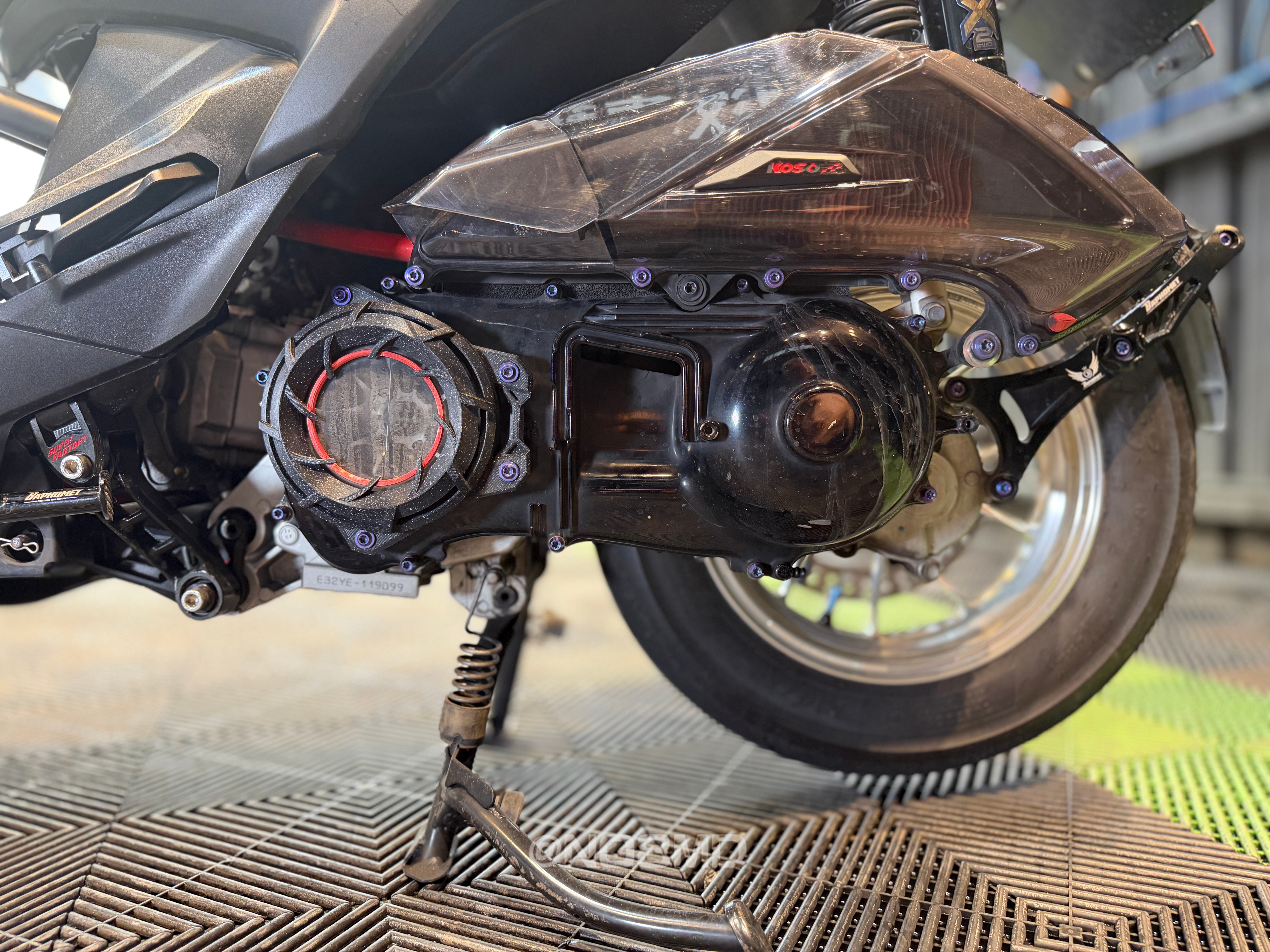 Brembo 黑底紅對四卡鉗