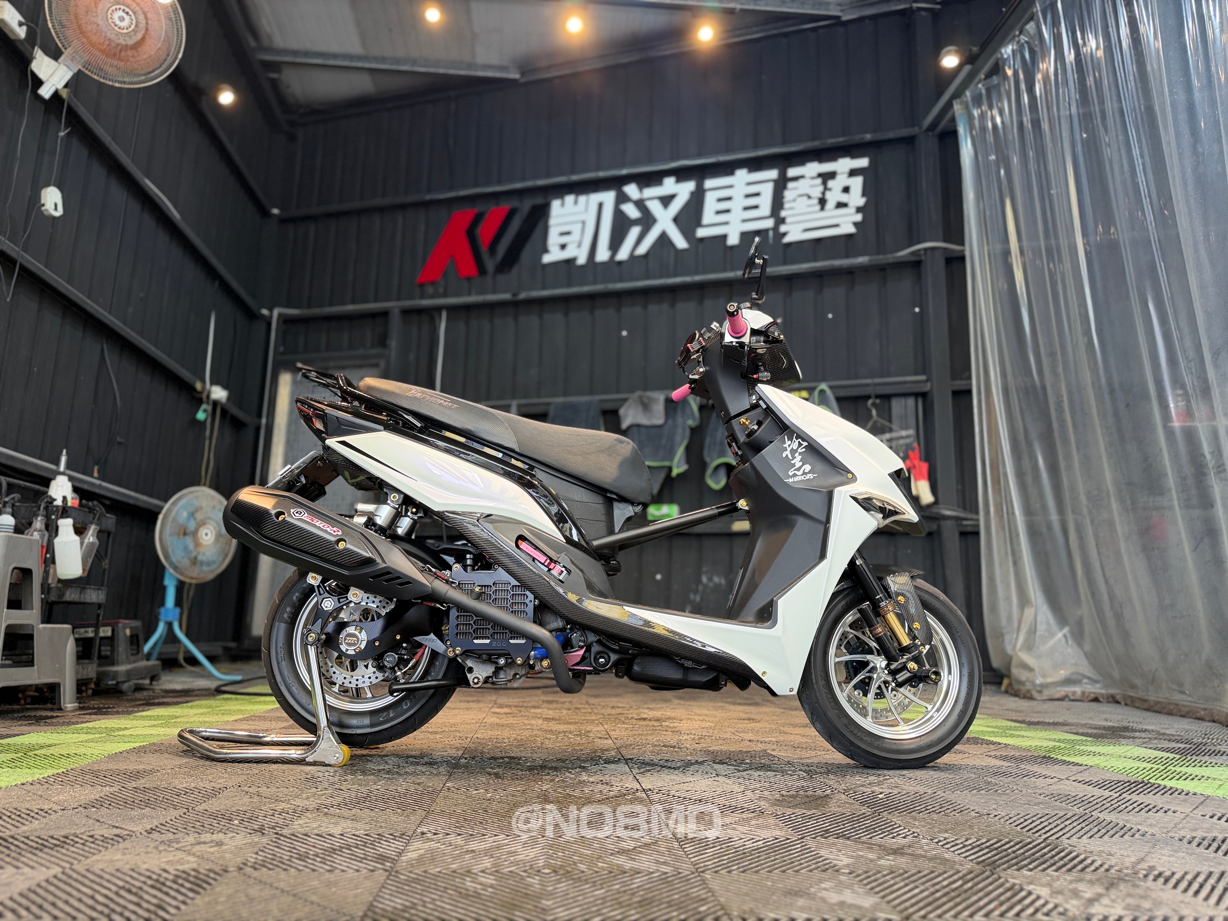 白變紫烤漆車身