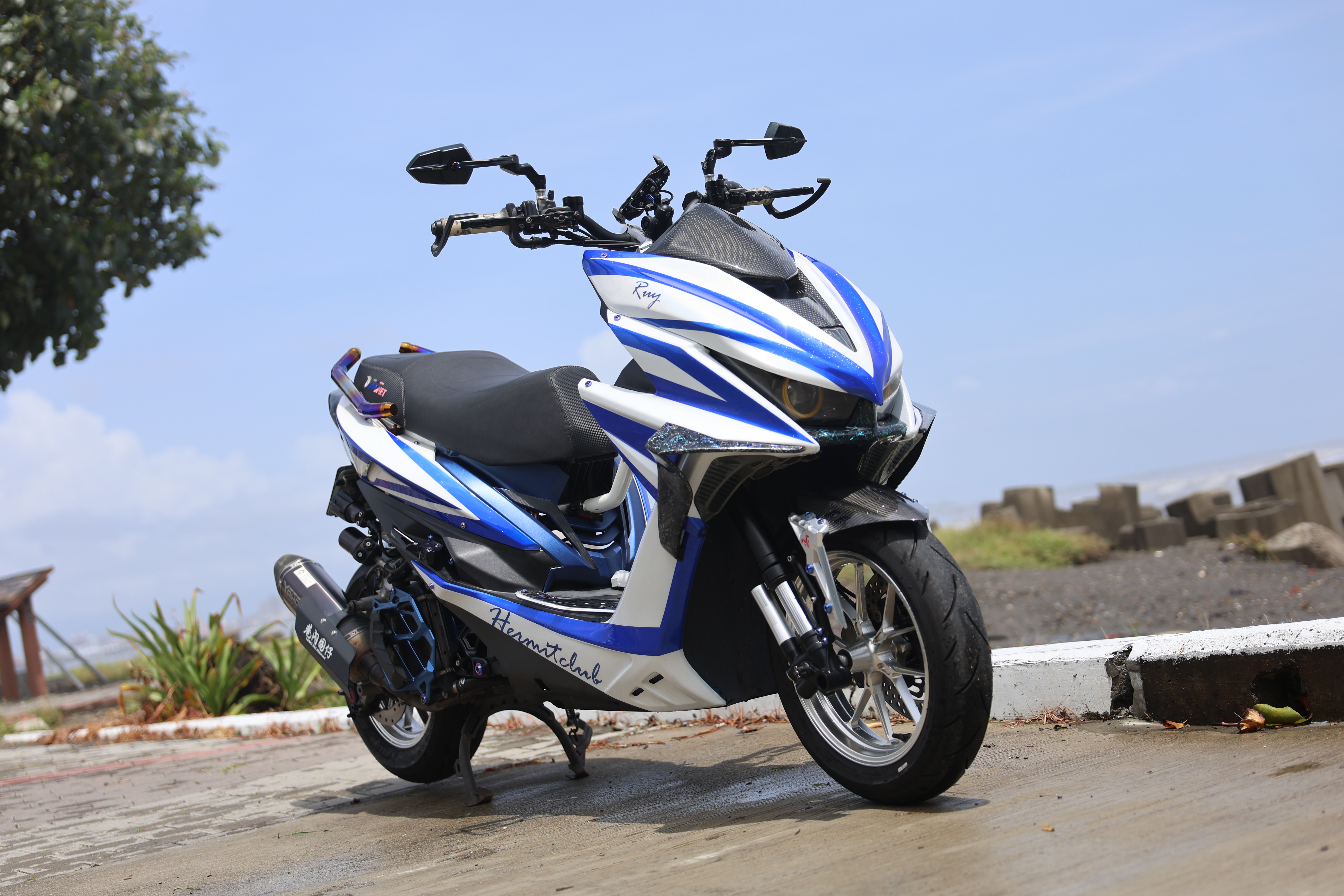 Force 1.0 拖鞋號低角度全車姿態