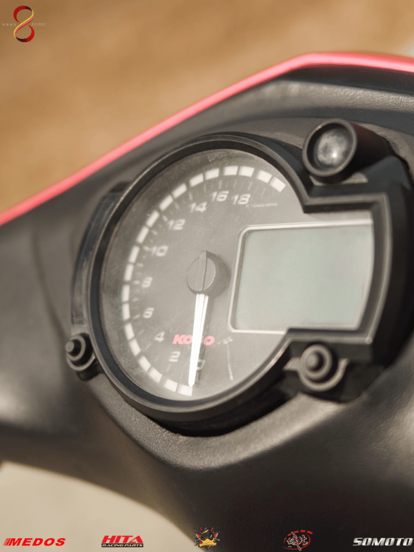 RSZ儀表板特寫與隱藏水箱配置