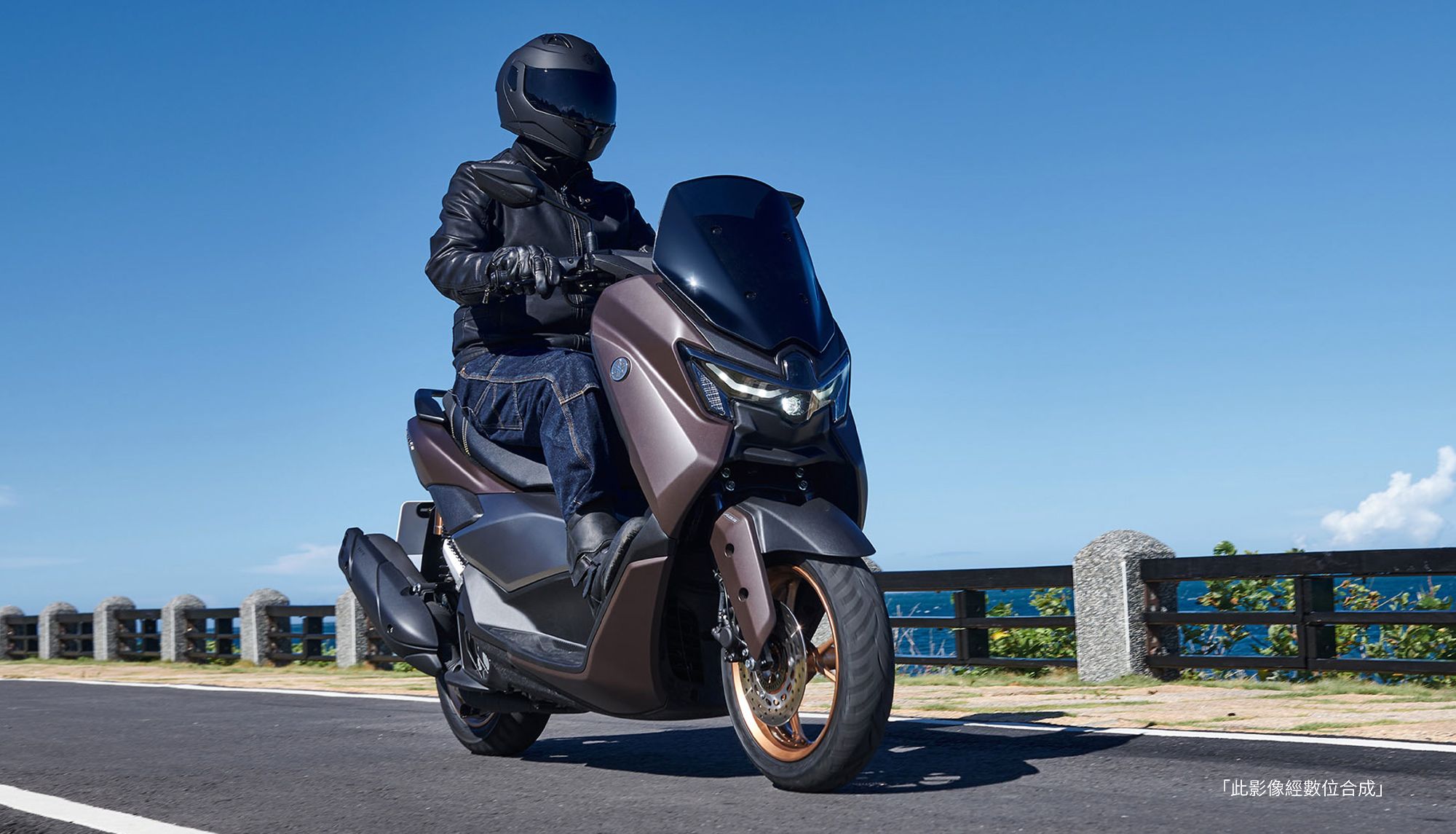 YAMAHA台灣官方NMAX新世代道路形象照,深棕車身與原廠風鏡