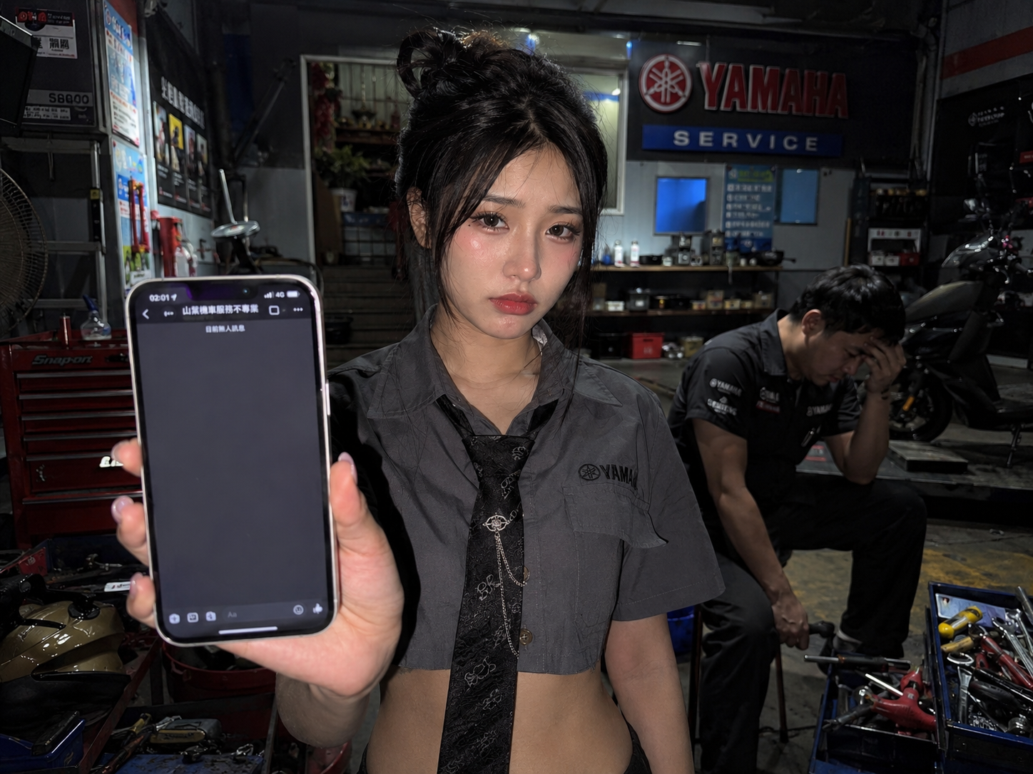 AI 與 LINE 行銷結合的視覺概念