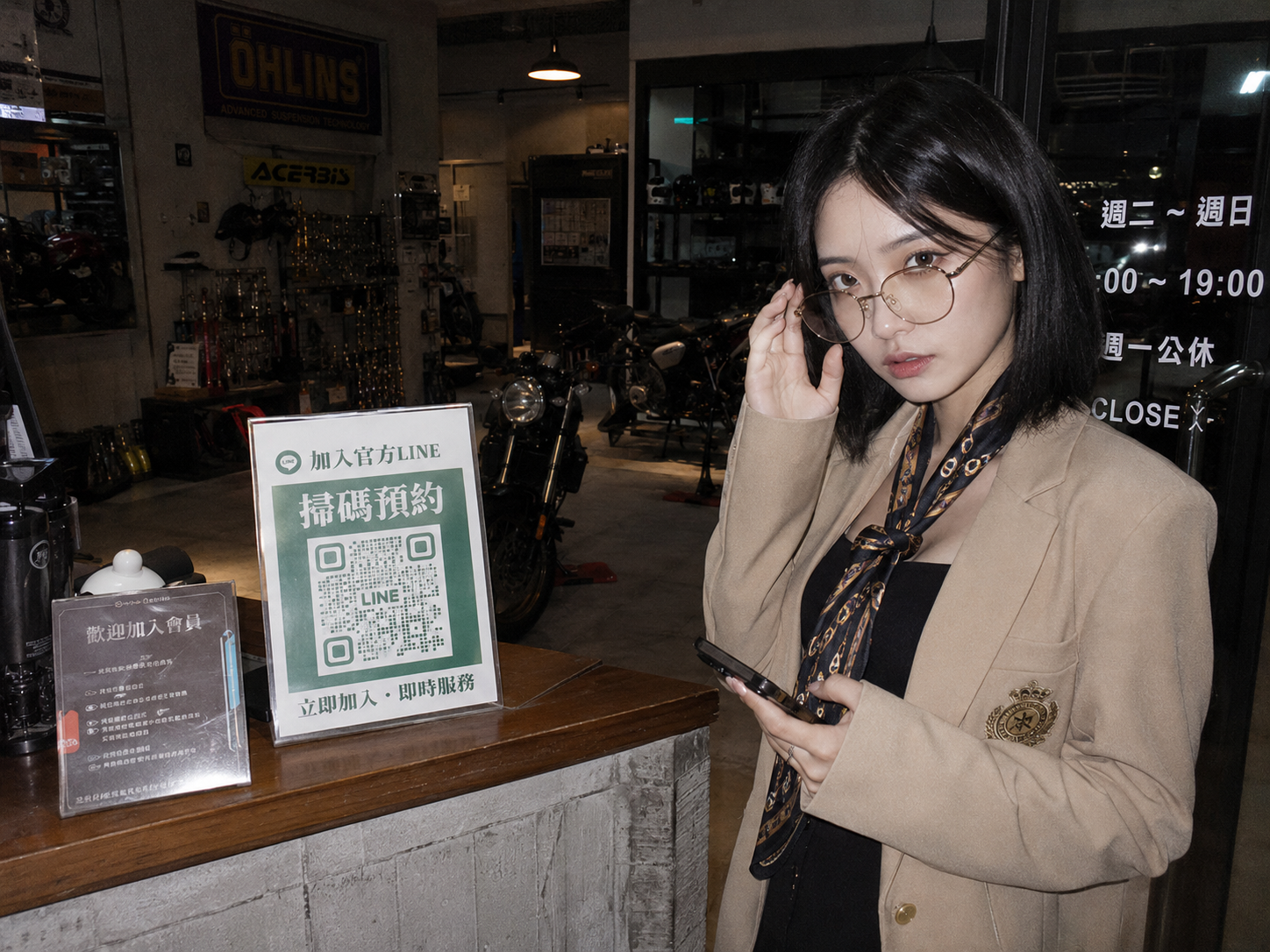科技感的 LINE 關鍵字自動回覆系統後台設定畫面