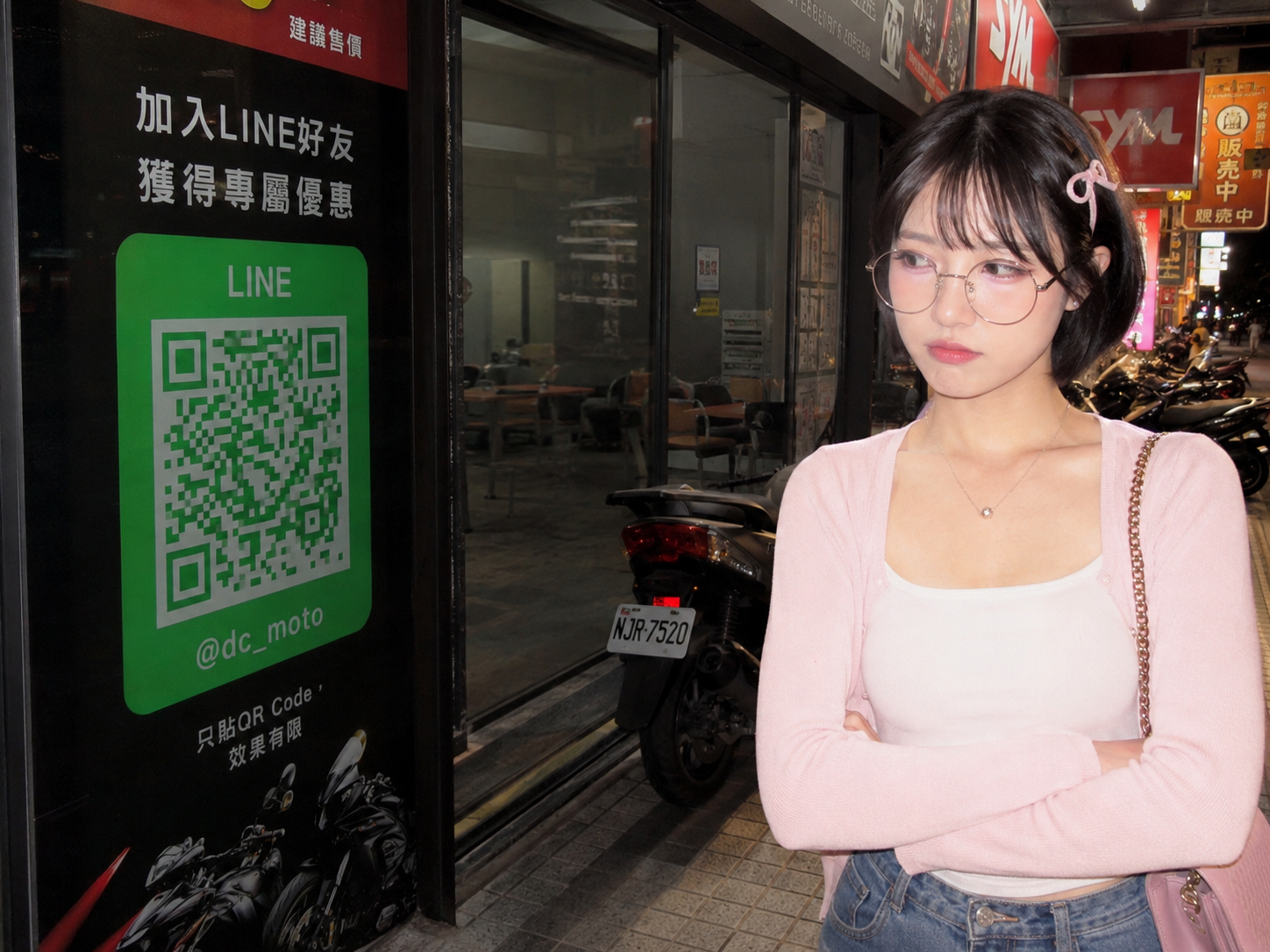 導入系統後輕鬆優雅的老闆娘與滿意顧客