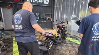 原影片約00:56實際畫面。同一支紀錄片後段的實際影像,讓車友與活動現場一起被留存。