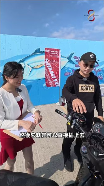原片約00:36,係摳與主持人在車旁對談,說明自己的改裝選擇。