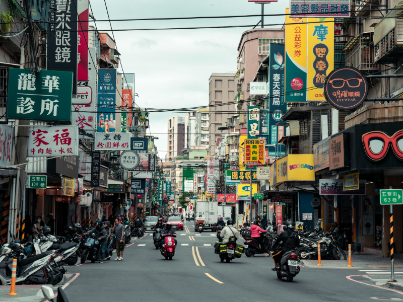 台灣市區走走停停的交通路況
