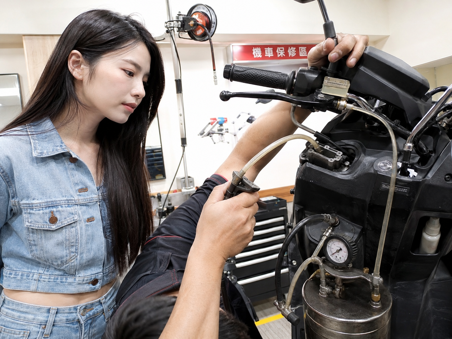 專業車行更換煞車油畫面