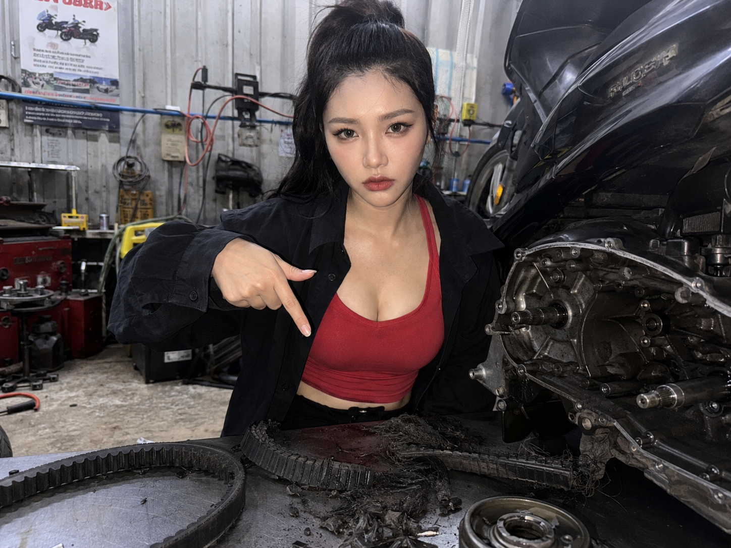 消費者半夜滑手機進行機車保養預約