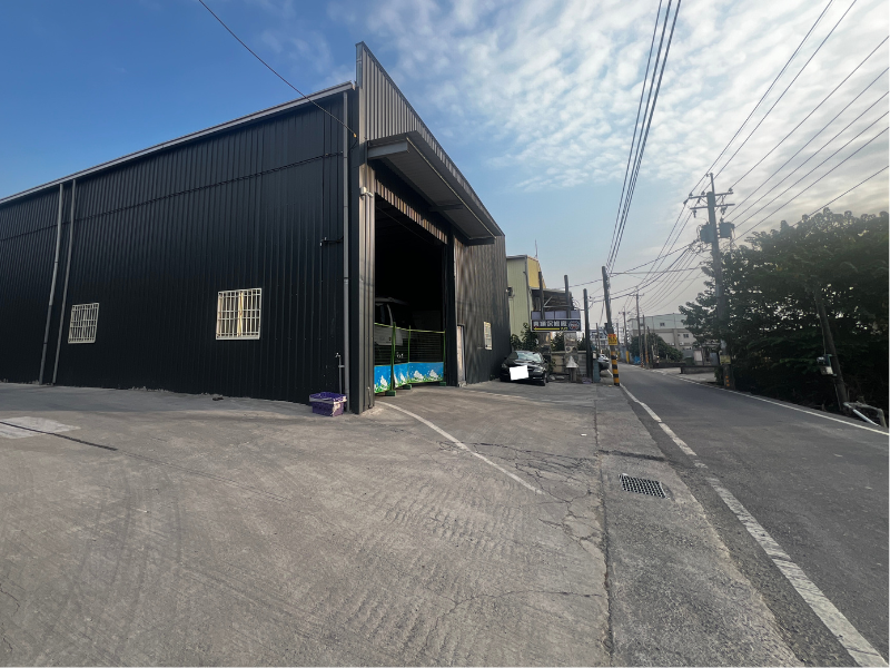 東穎汽車寬敞明亮的維修入口