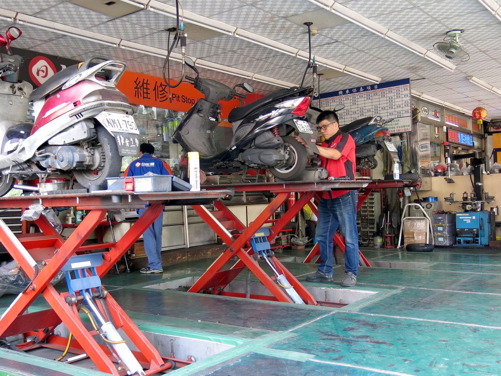 機車升降台與維修工位