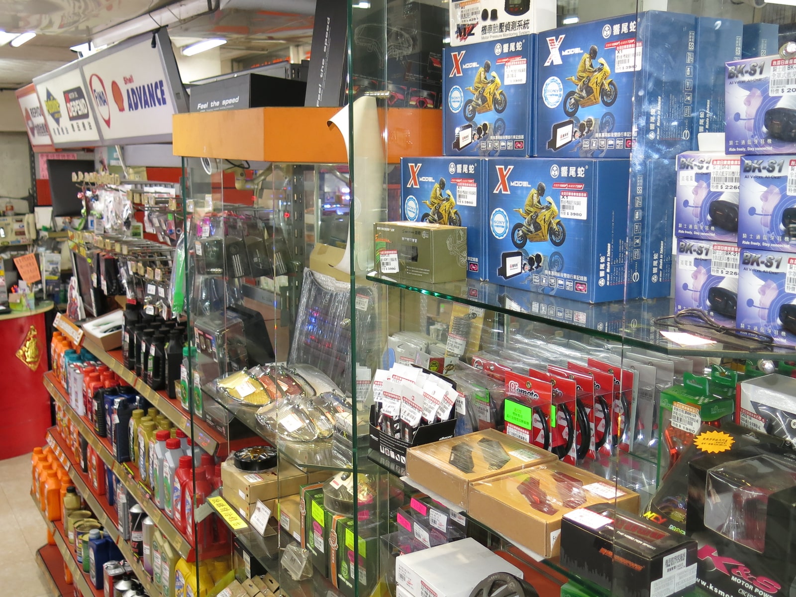 門市櫃台與配件展示